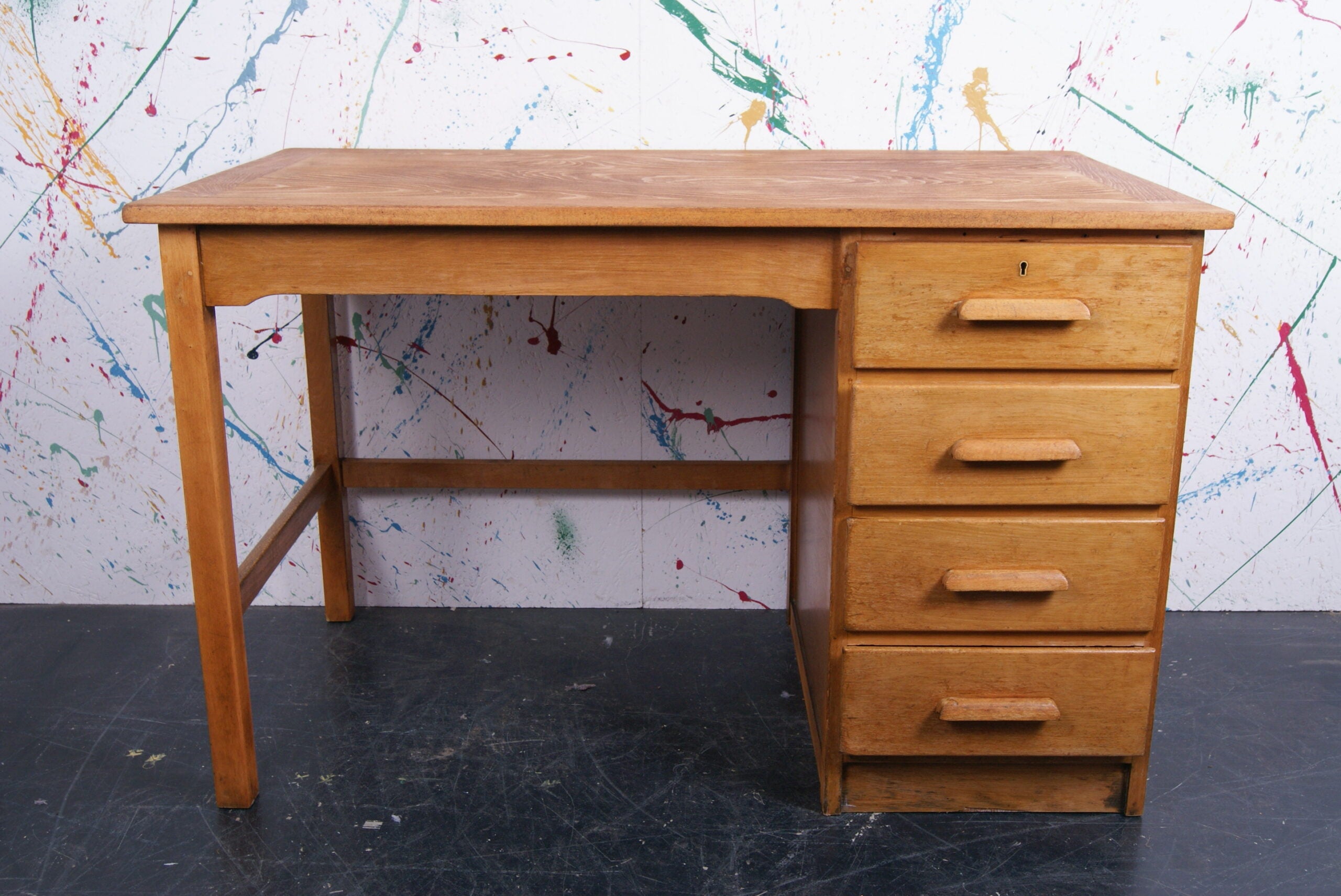 wooden-teachers-desk-1