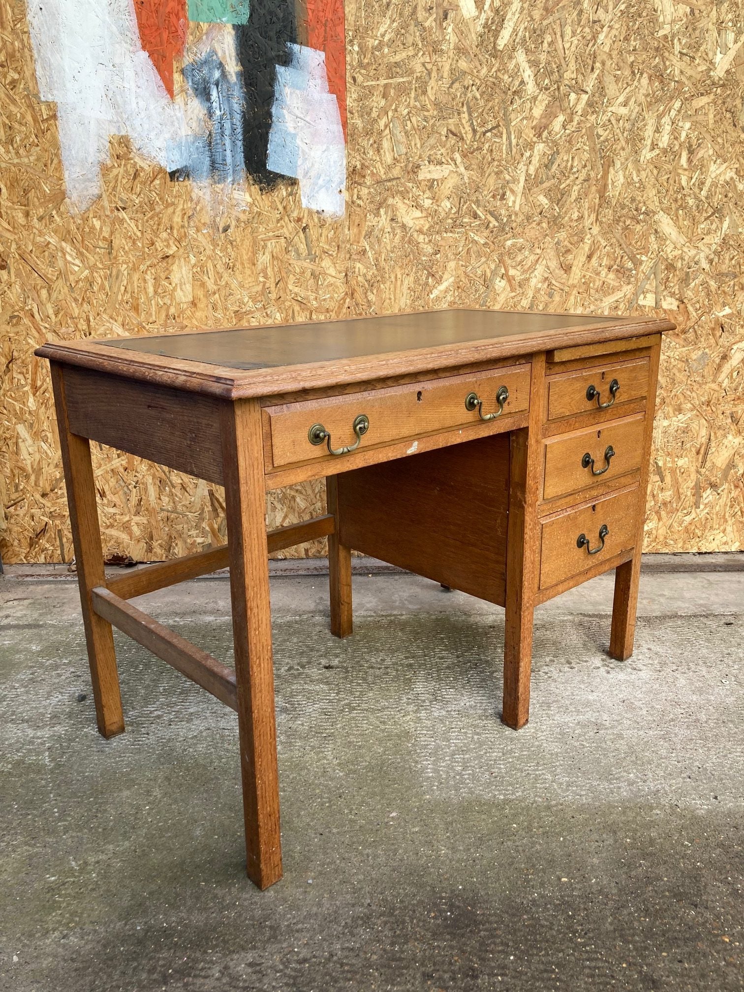 wooden-teachers-desk-4