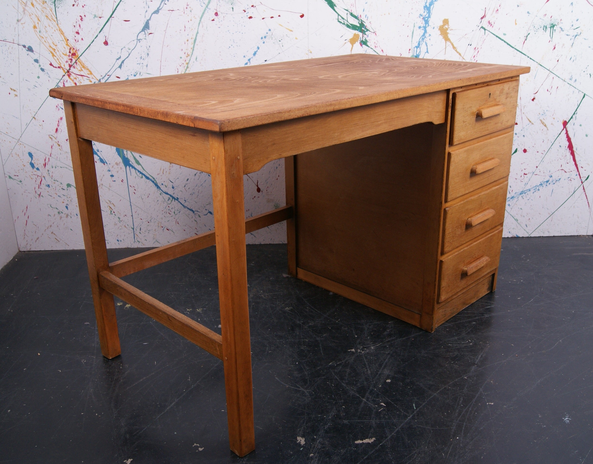 wooden-teachers-desk-4