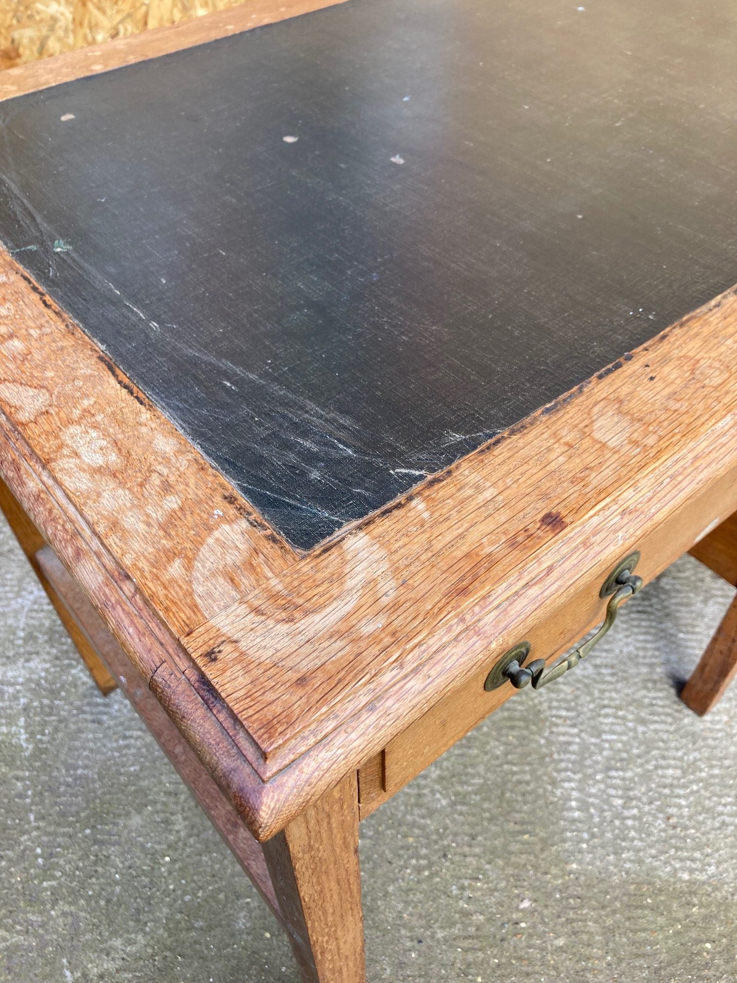 wooden-teachers-desk-5