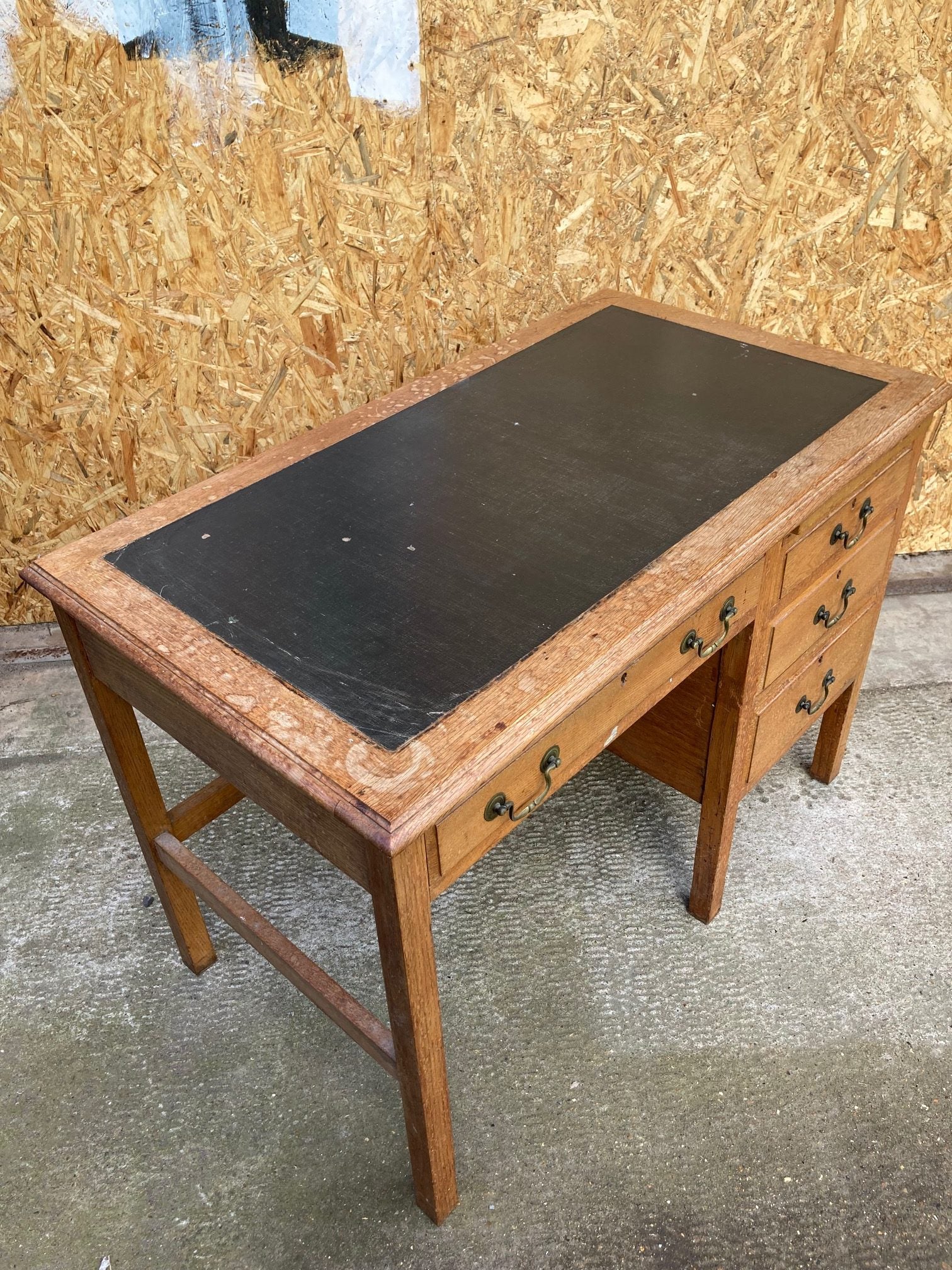 wooden-teachers-desk-6