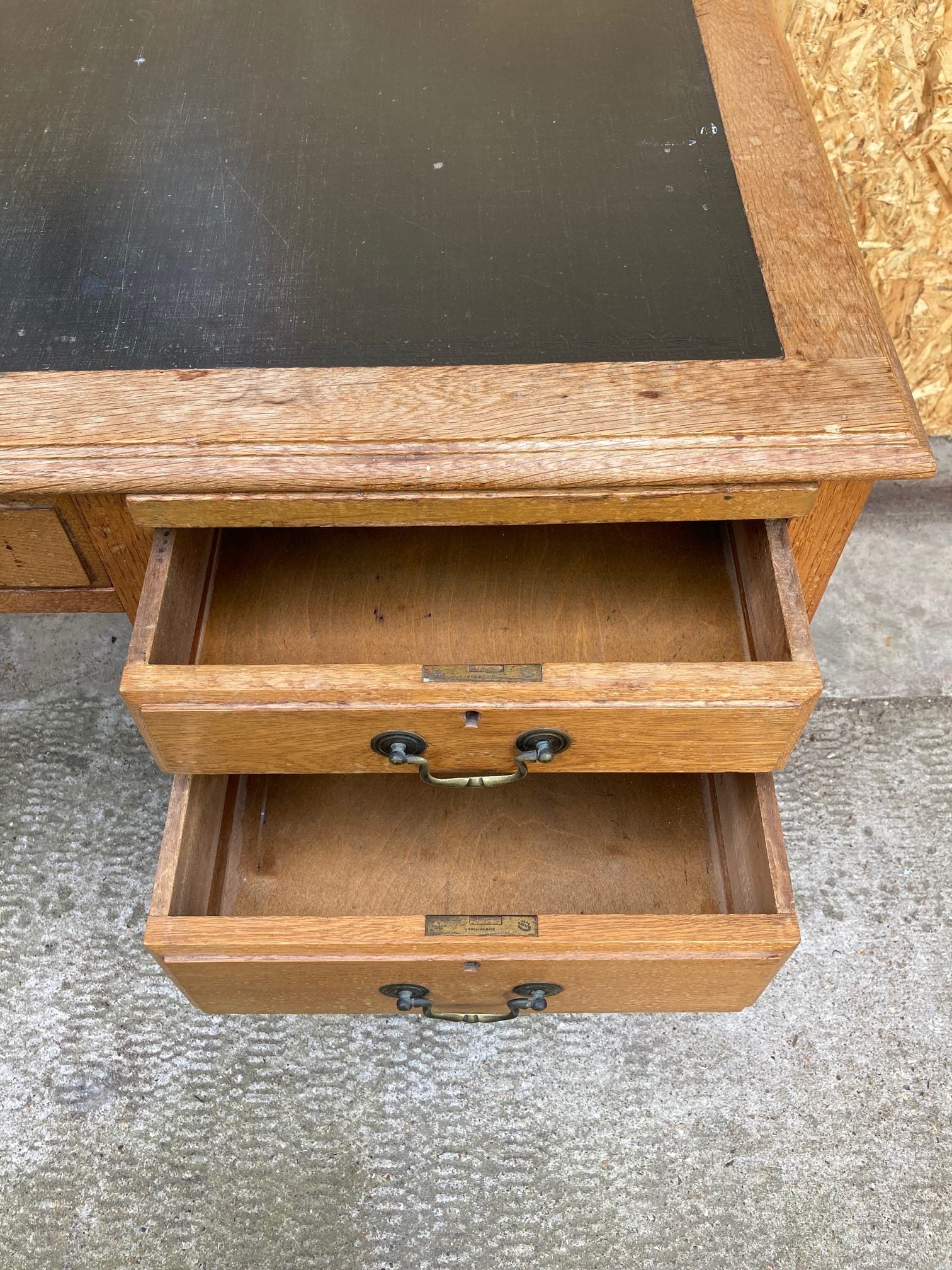 wooden-teachers-desk-8