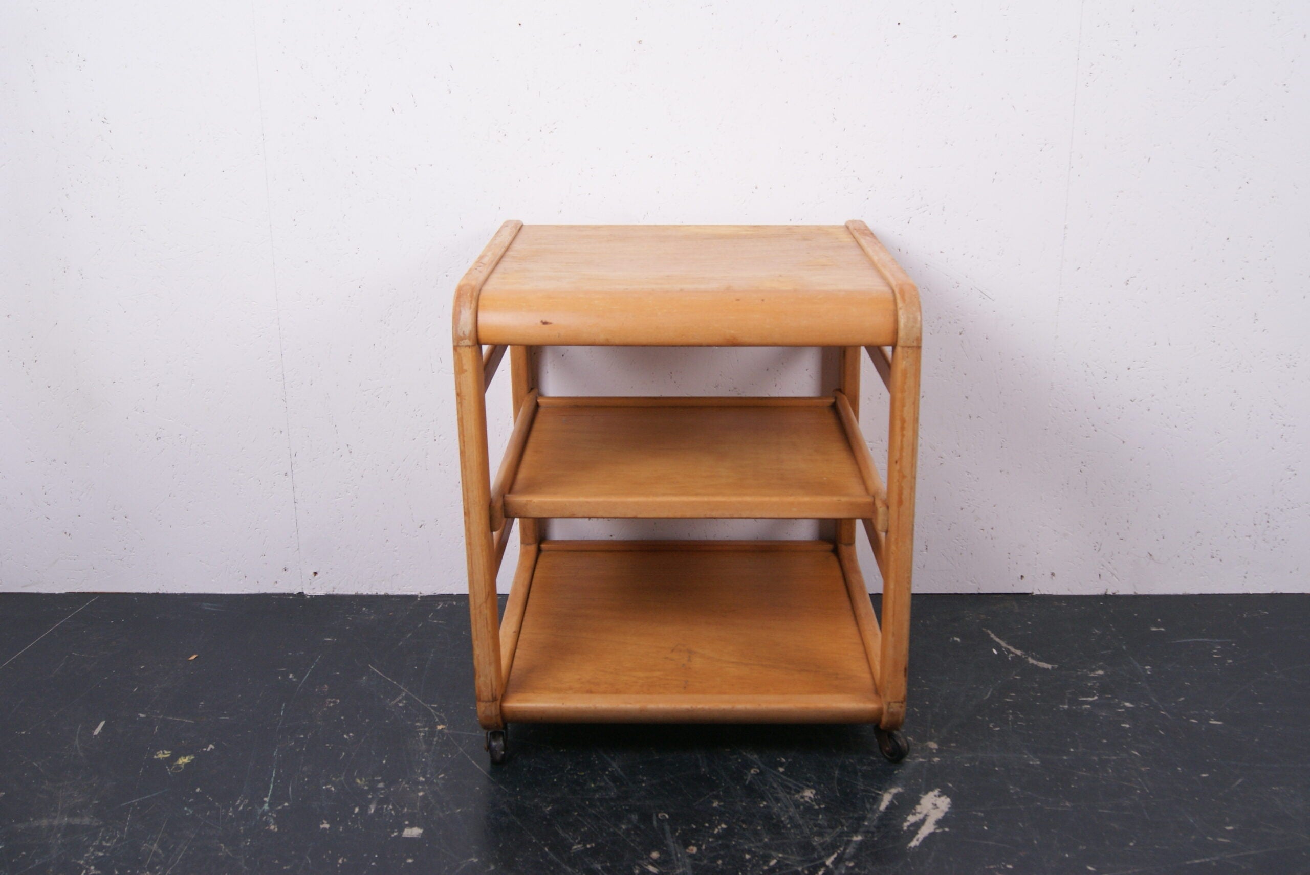 wooden-trolley-on-castors-1