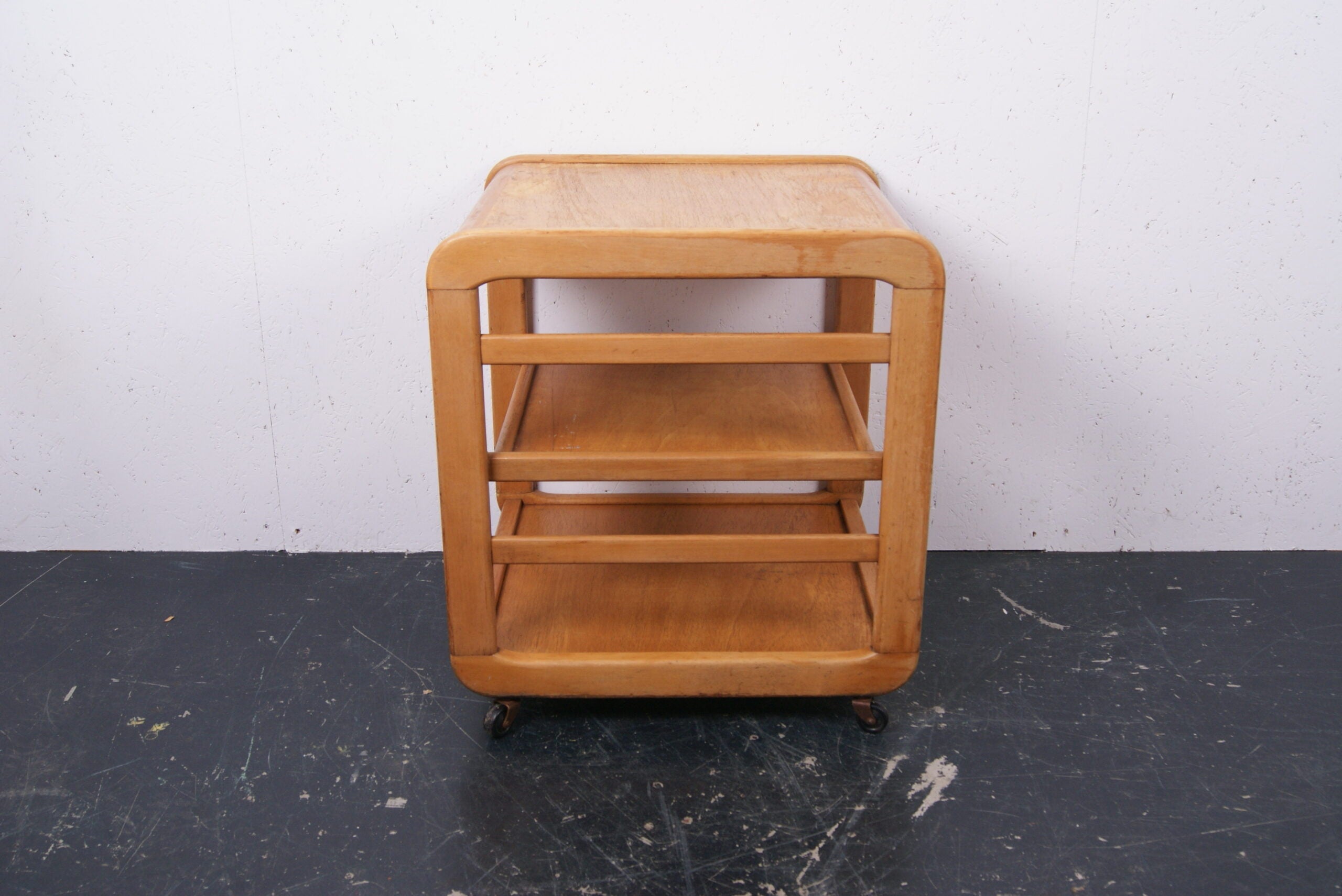 wooden-trolley-on-castors-3