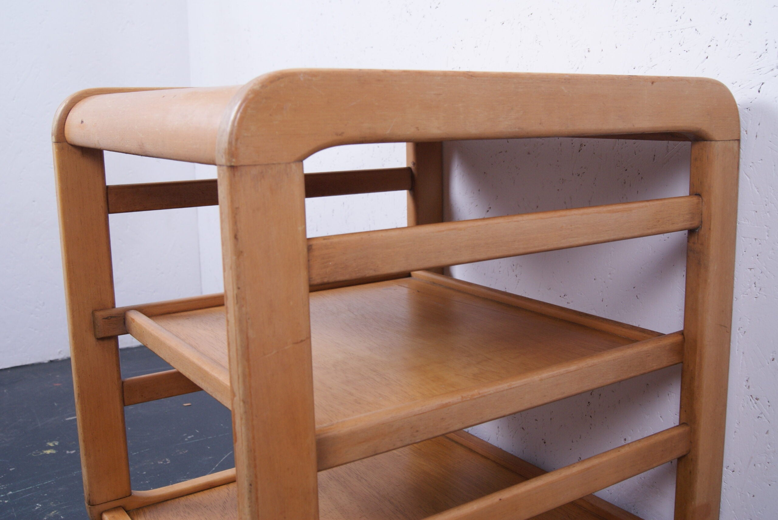 wooden-trolley-on-castors-4