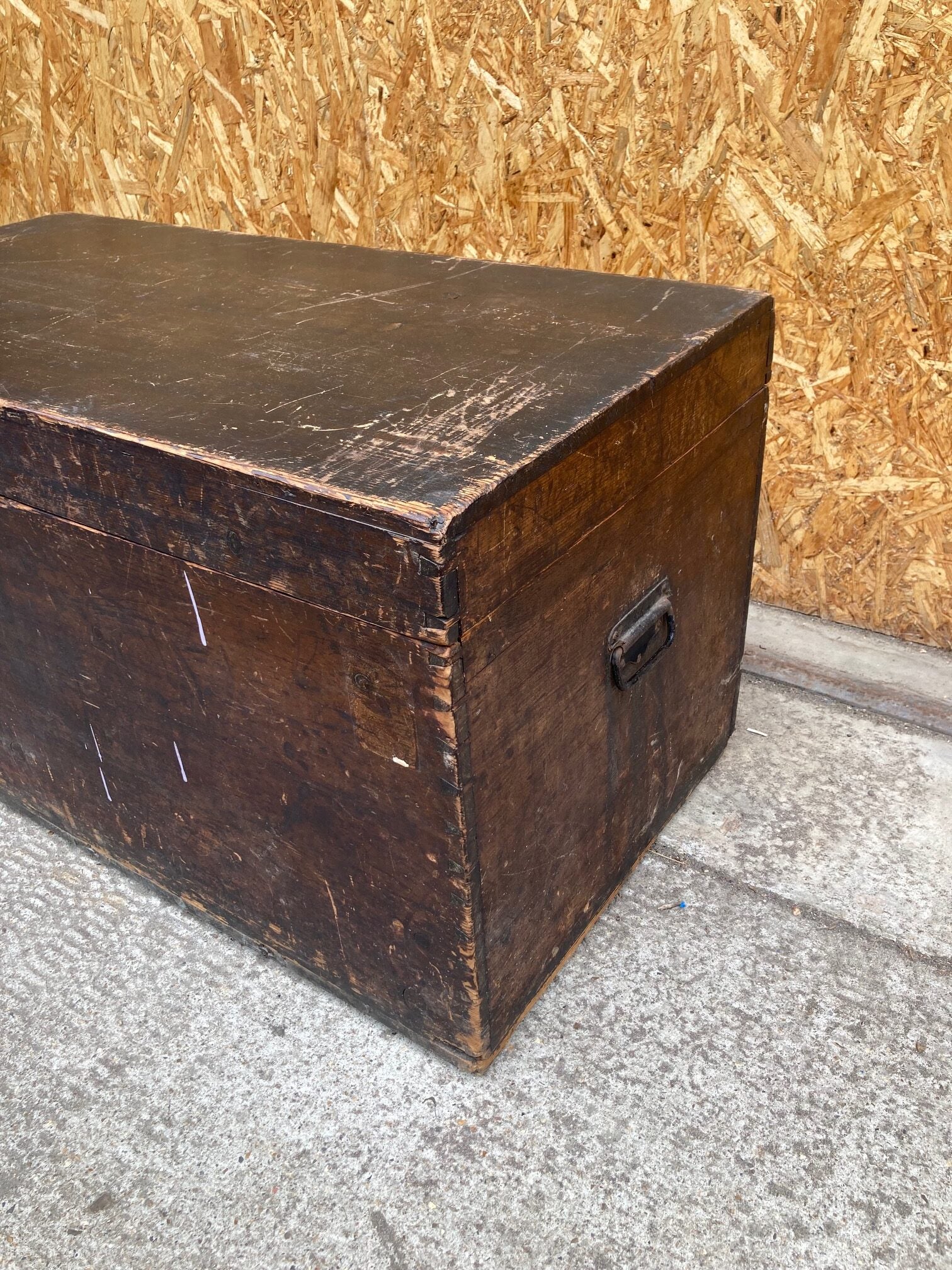 wooden-trunk-2