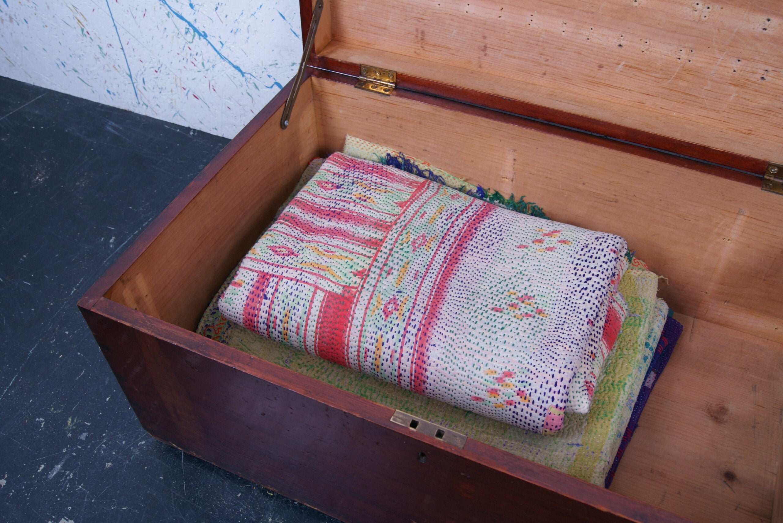 wooden-trunk-26