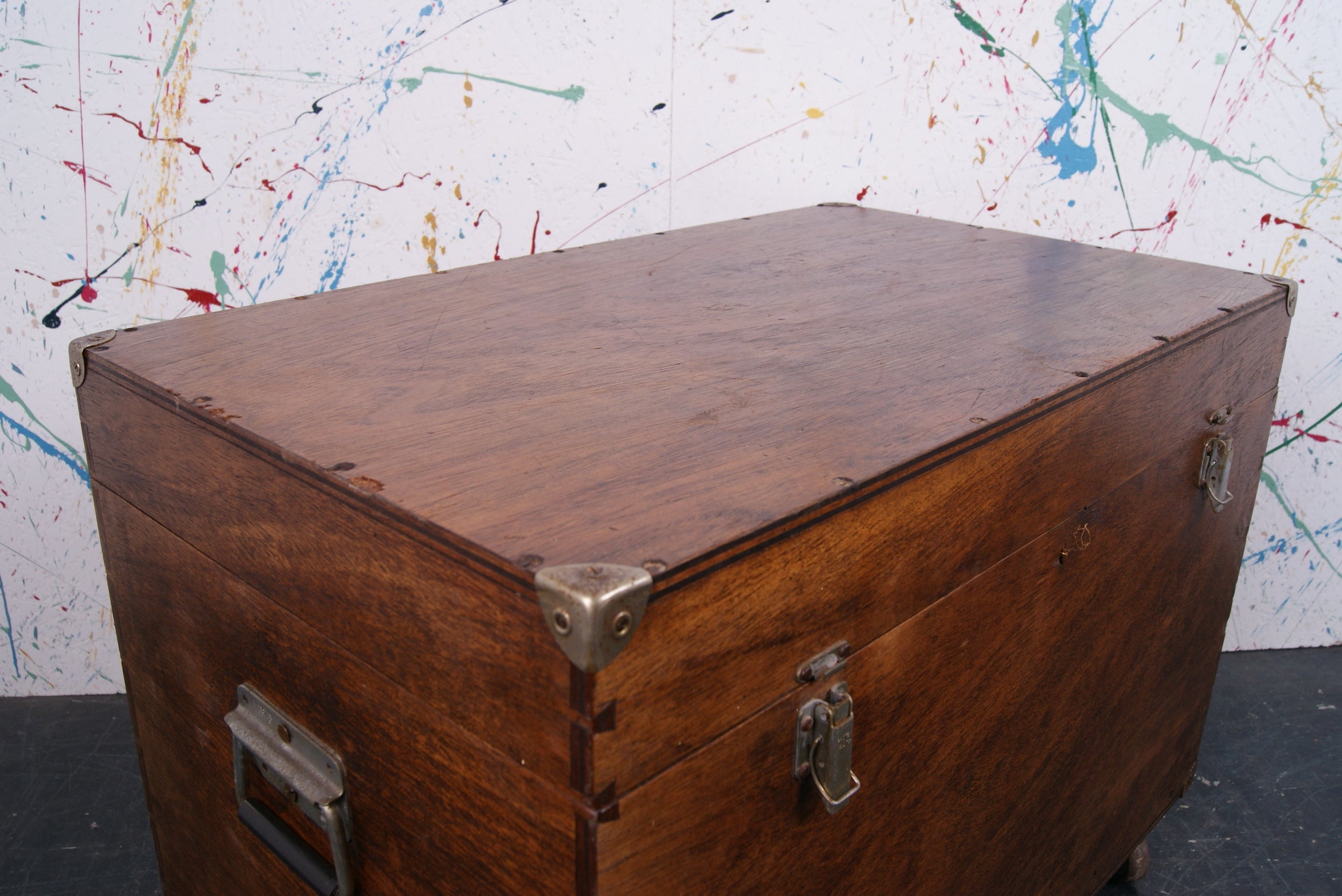 wooden-trunk-on-castors-1