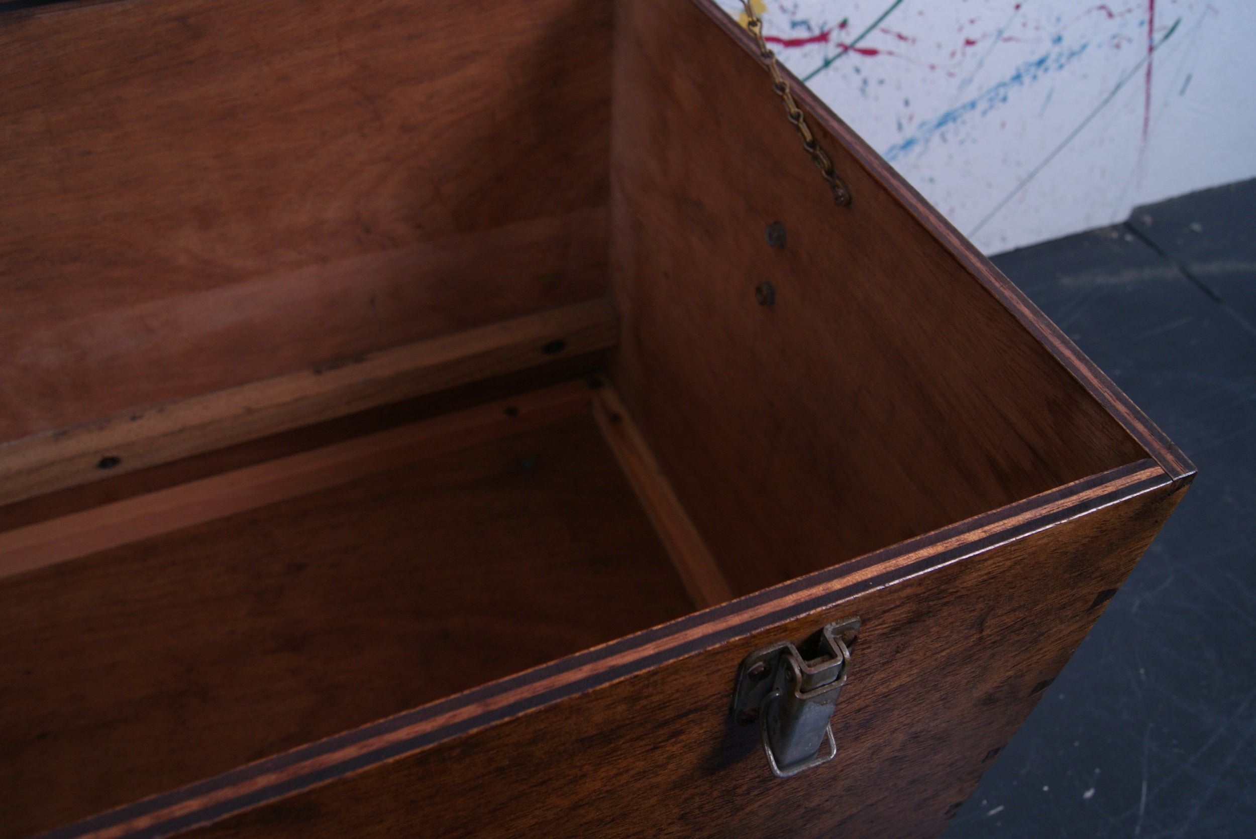 wooden-trunk-on-castors-5