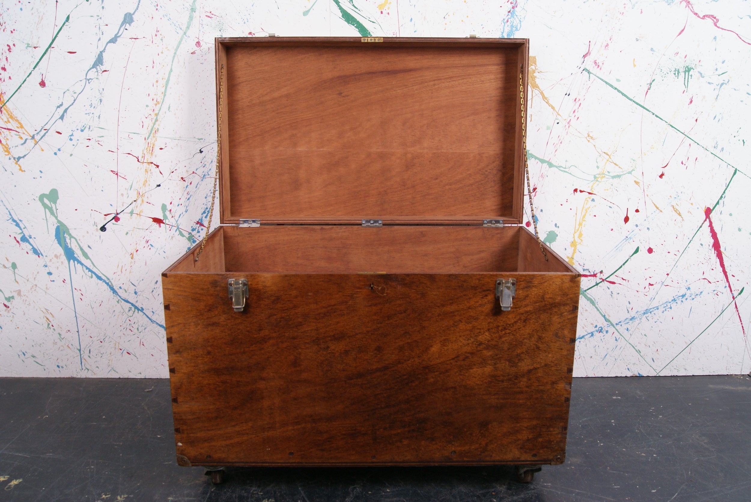 wooden-trunk-on-castors-6