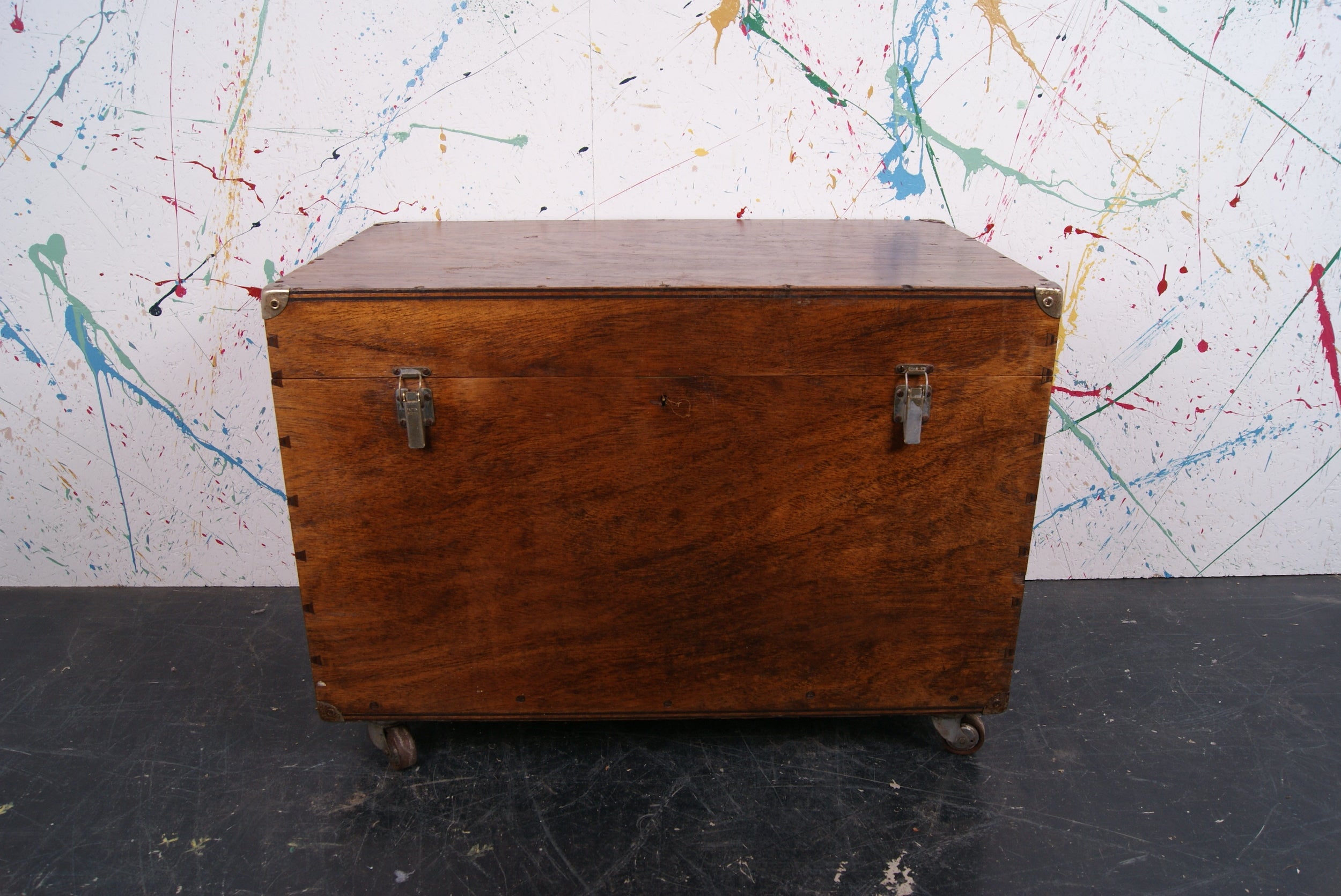 wooden-trunk-on-castors-8
