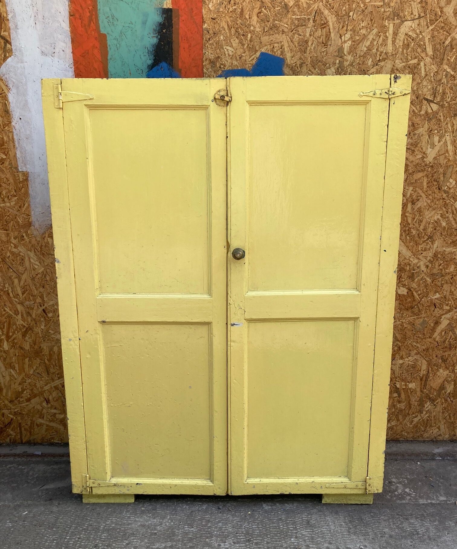 wooden-yellow-cupboard-1