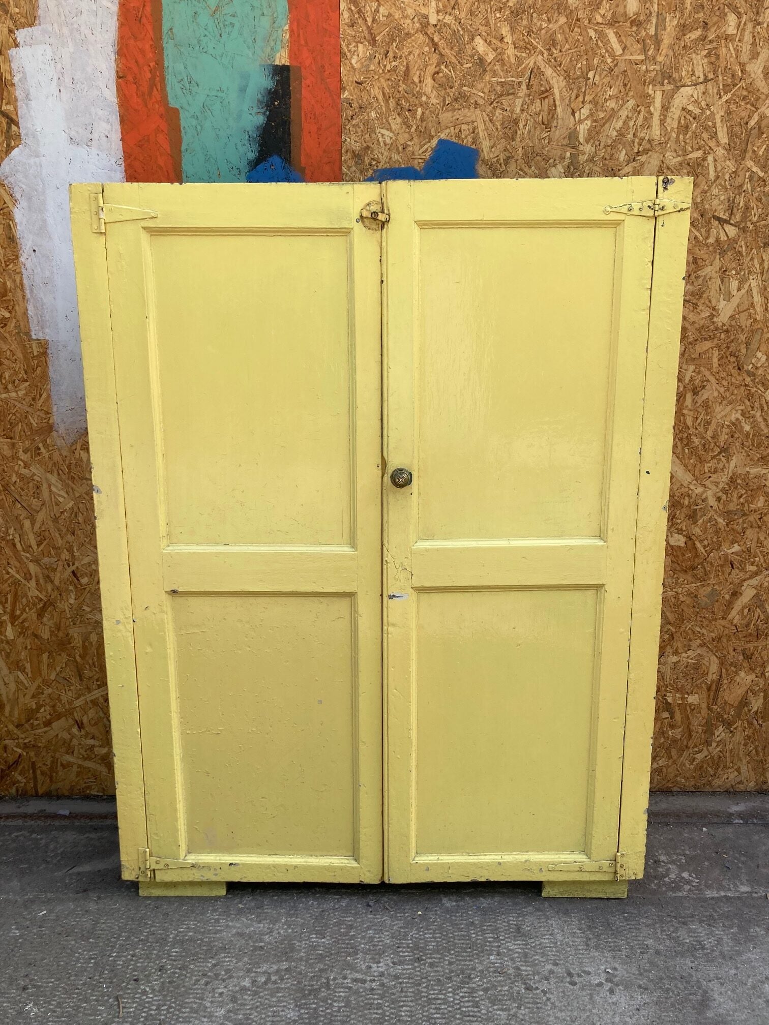 wooden-yellow-cupboard-1