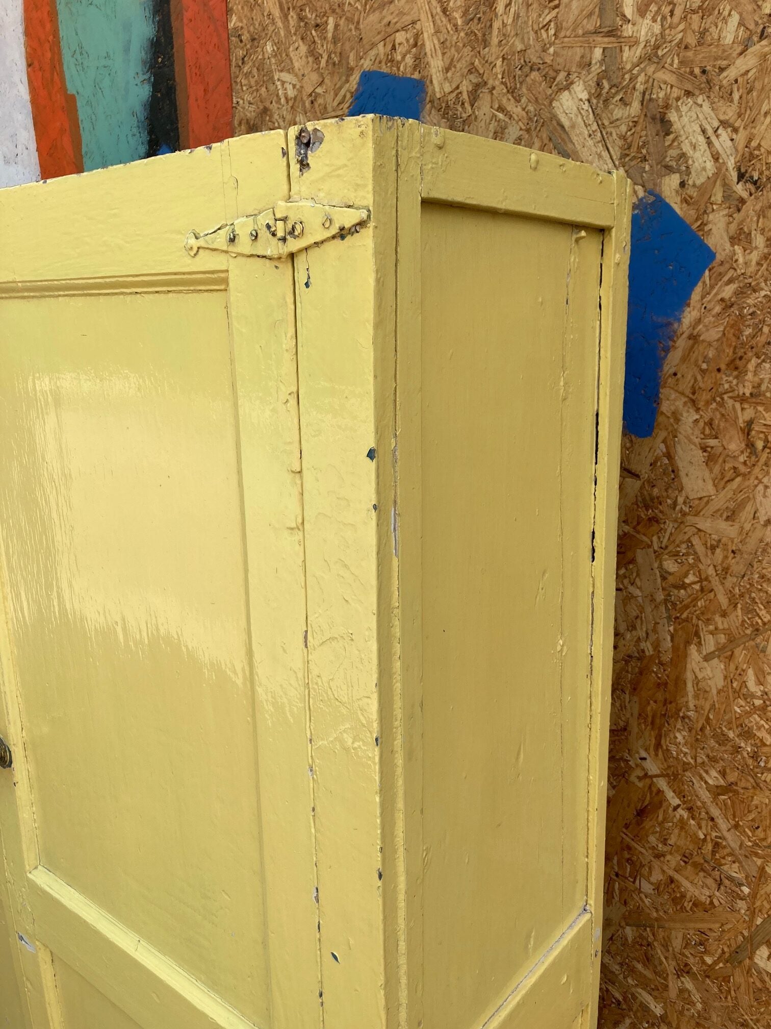 wooden-yellow-cupboard-3