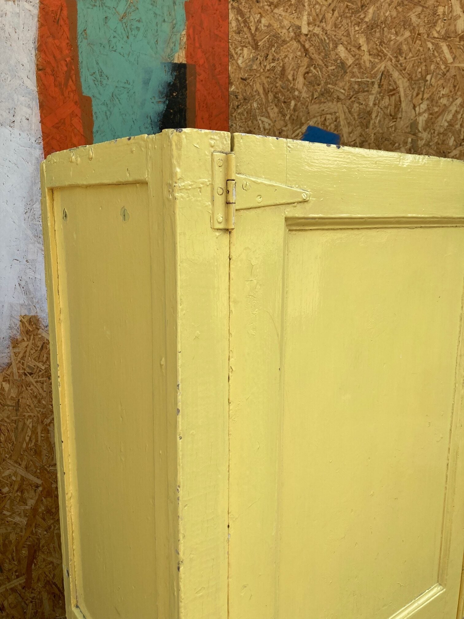 wooden-yellow-cupboard-8
