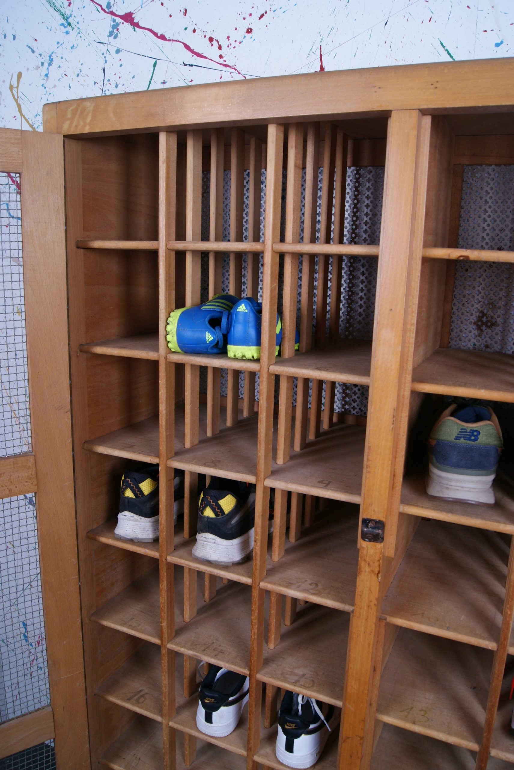 wooden-belgium-locker-9