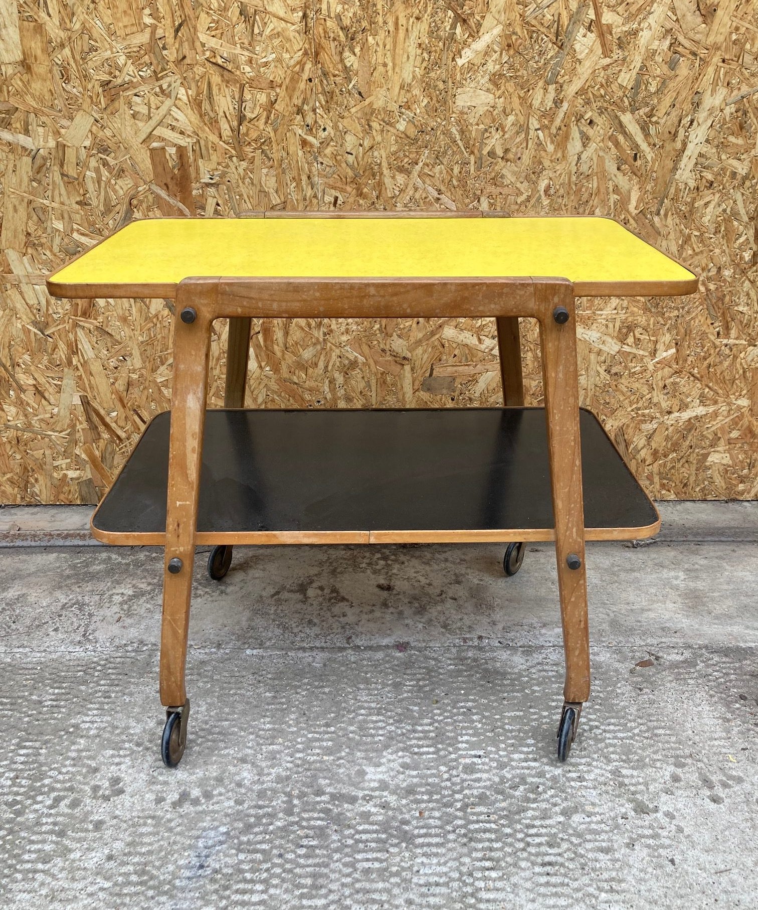 yellow-black-trolley-1