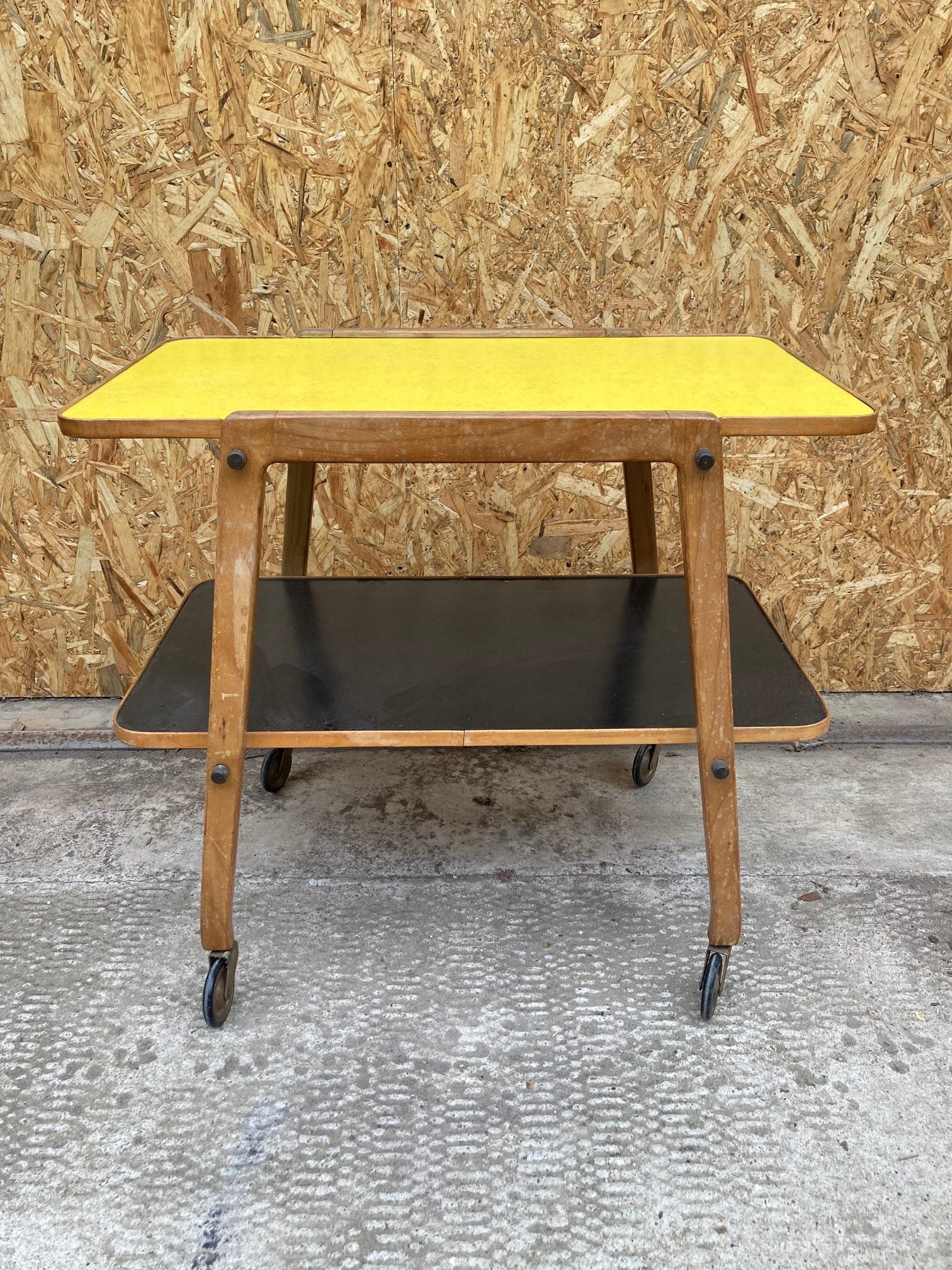yellow-black-trolley-1