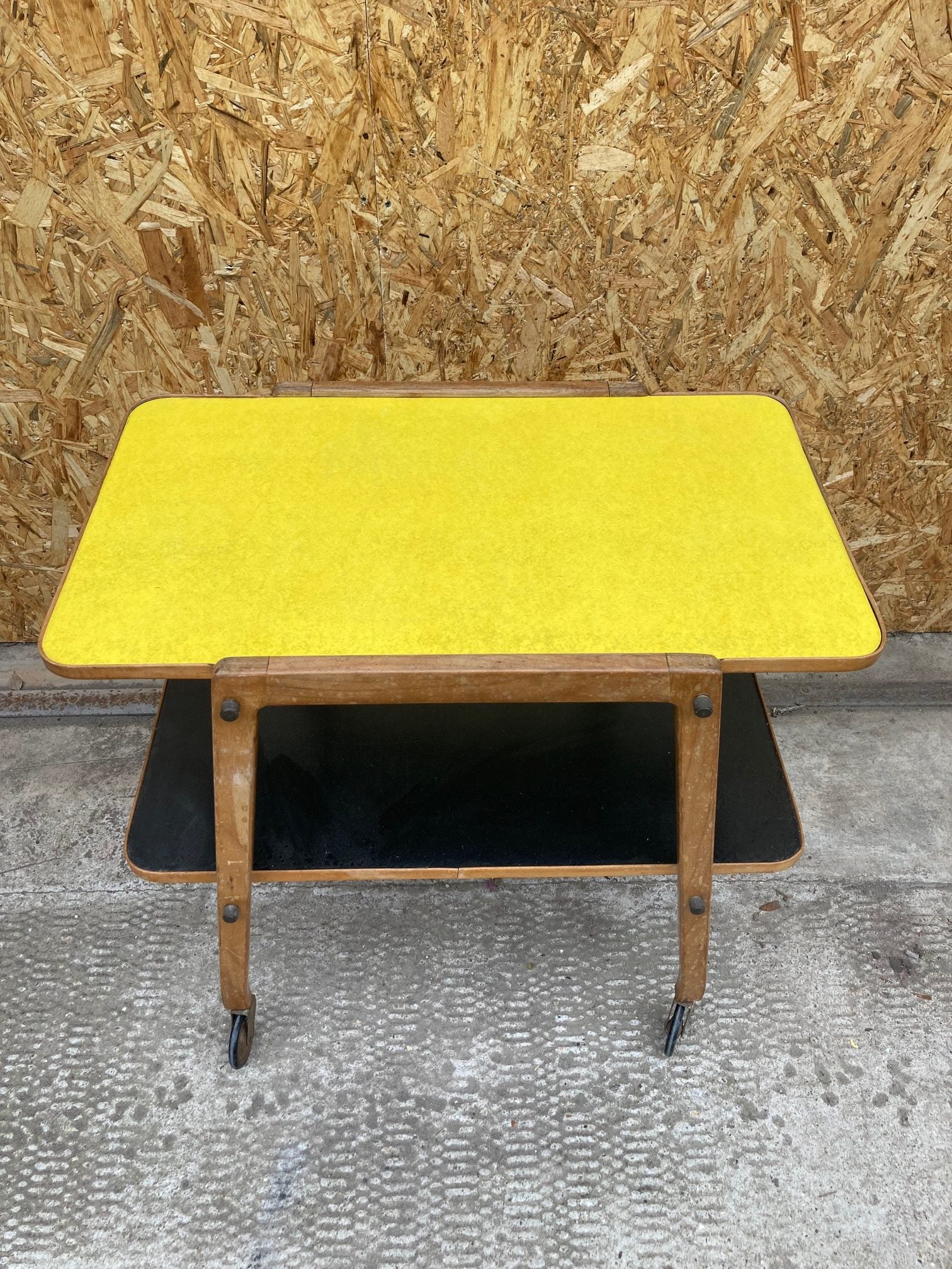 yellow-black-trolley-2