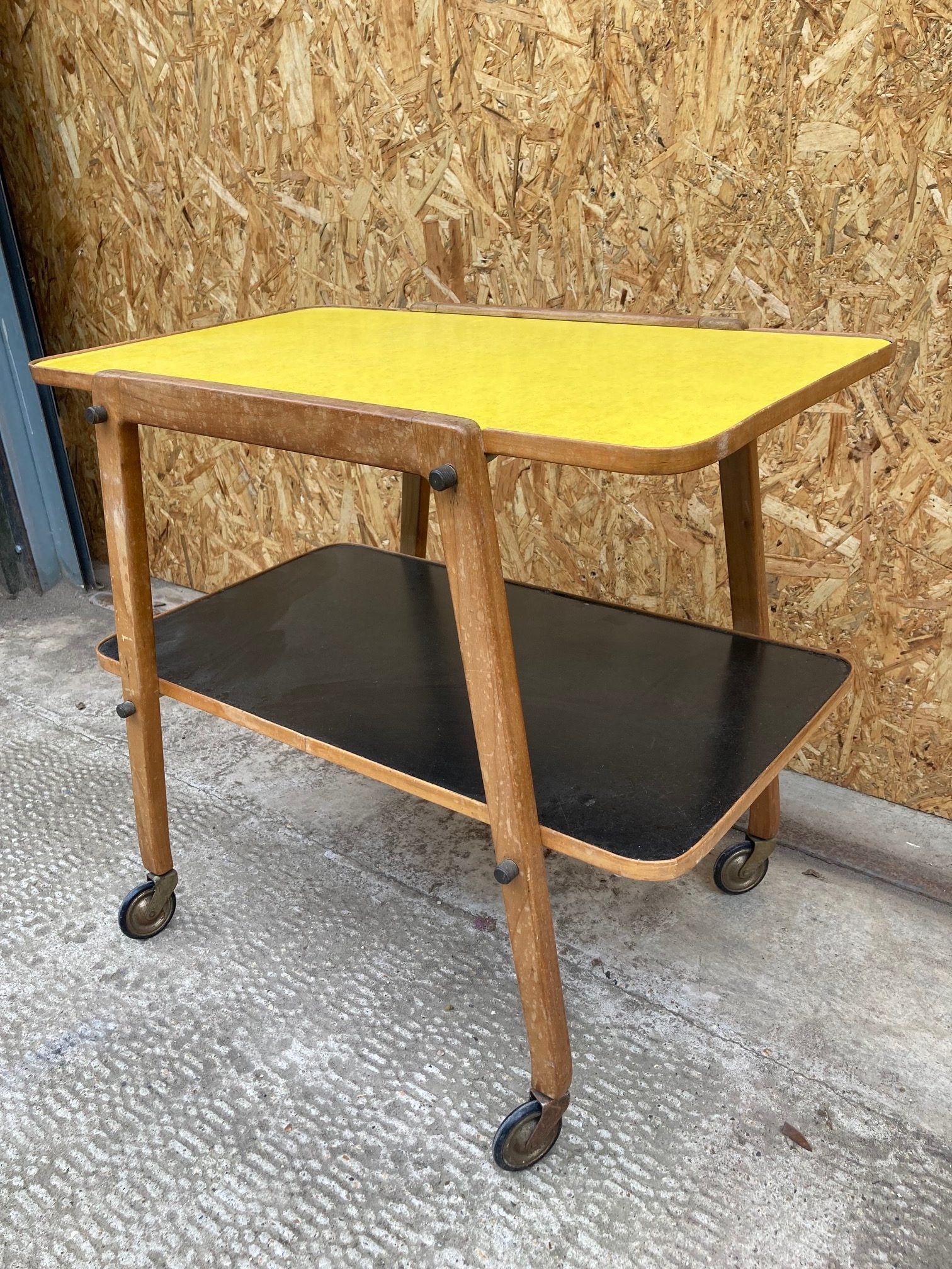 yellow-black-trolley-3