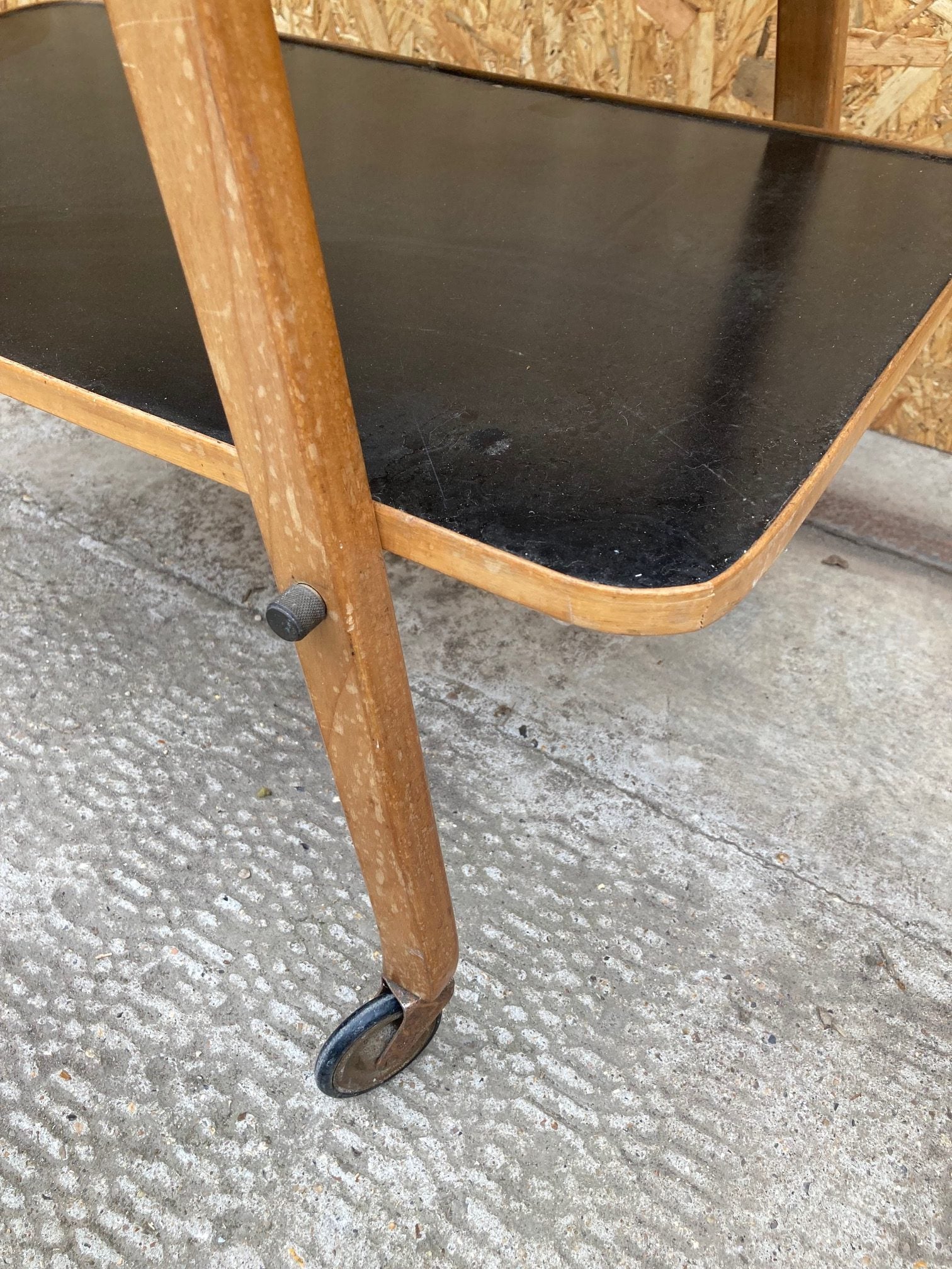 yellow-black-trolley-4