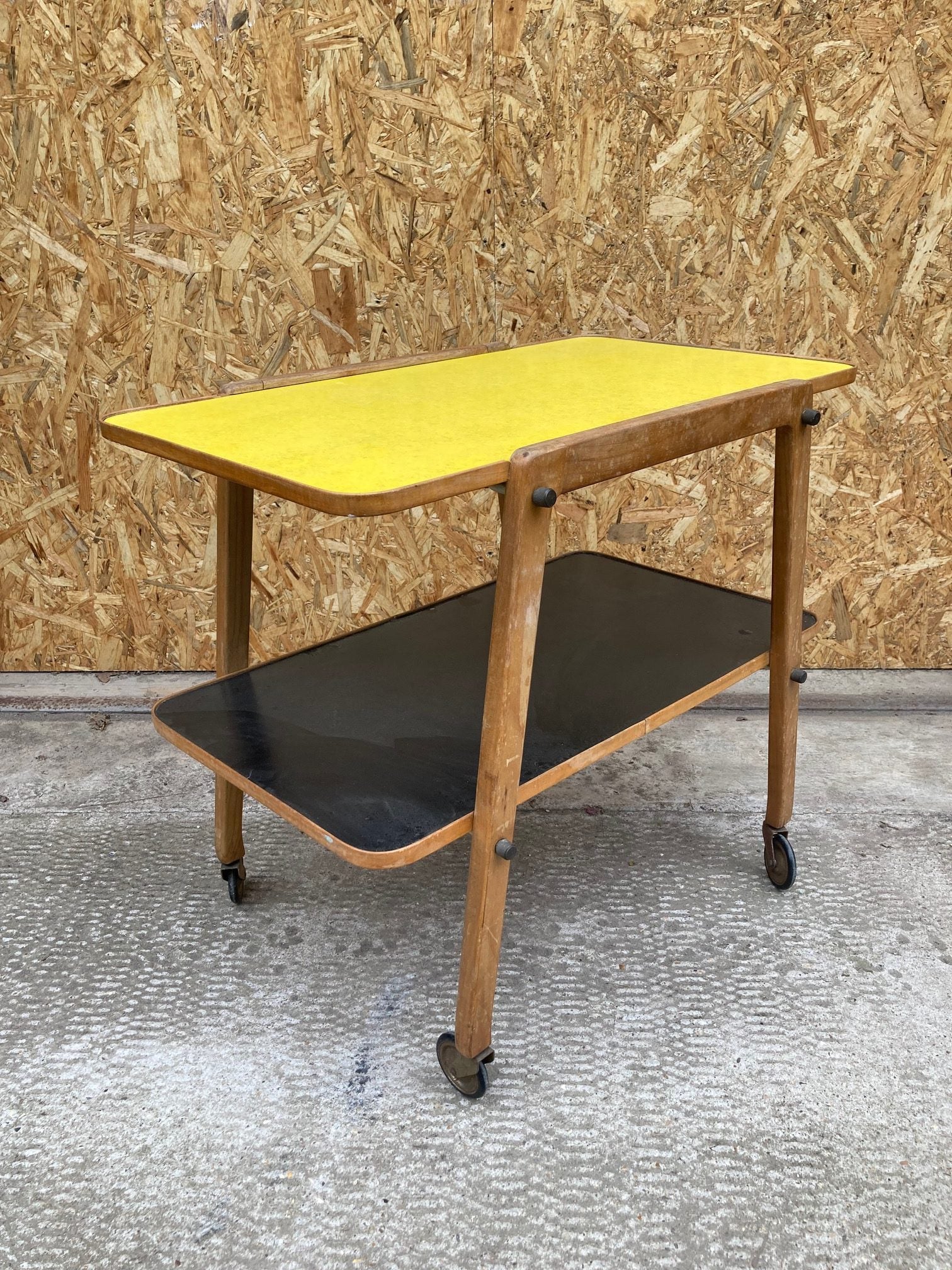 yellow-black-trolley-6