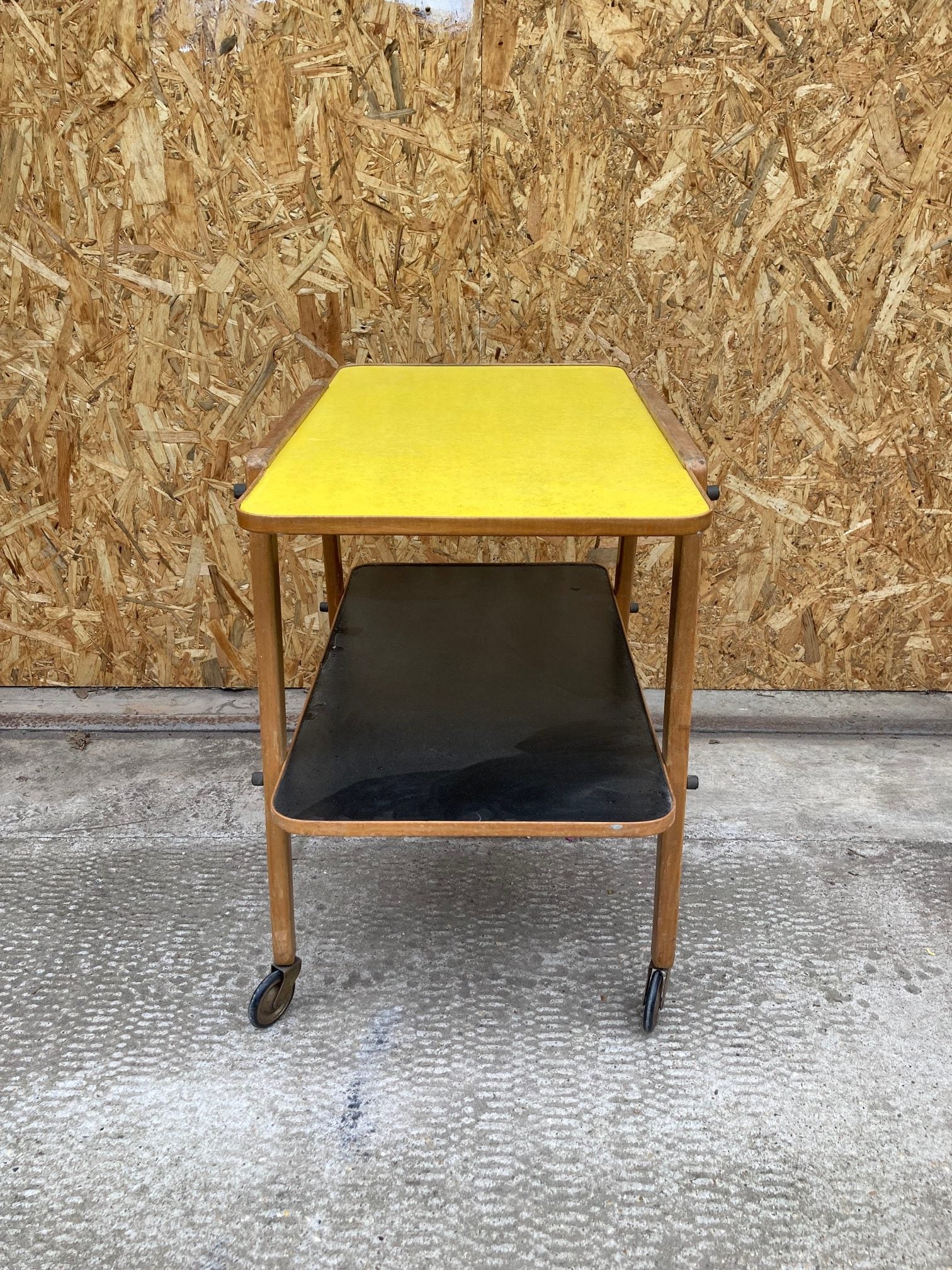 yellow-black-trolley-8