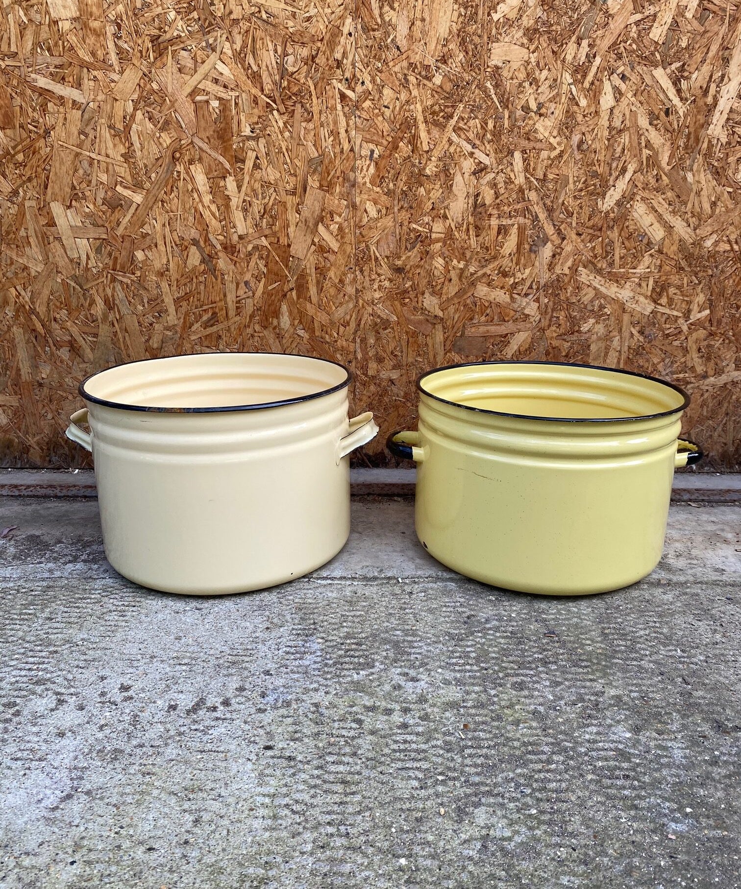 yellow-enamel-pots-1