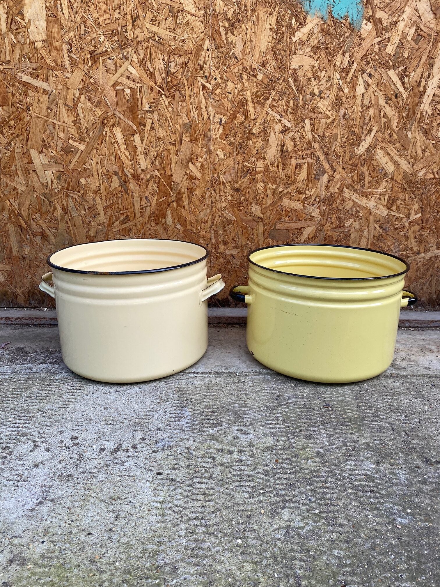 yellow-enamel-pots-1