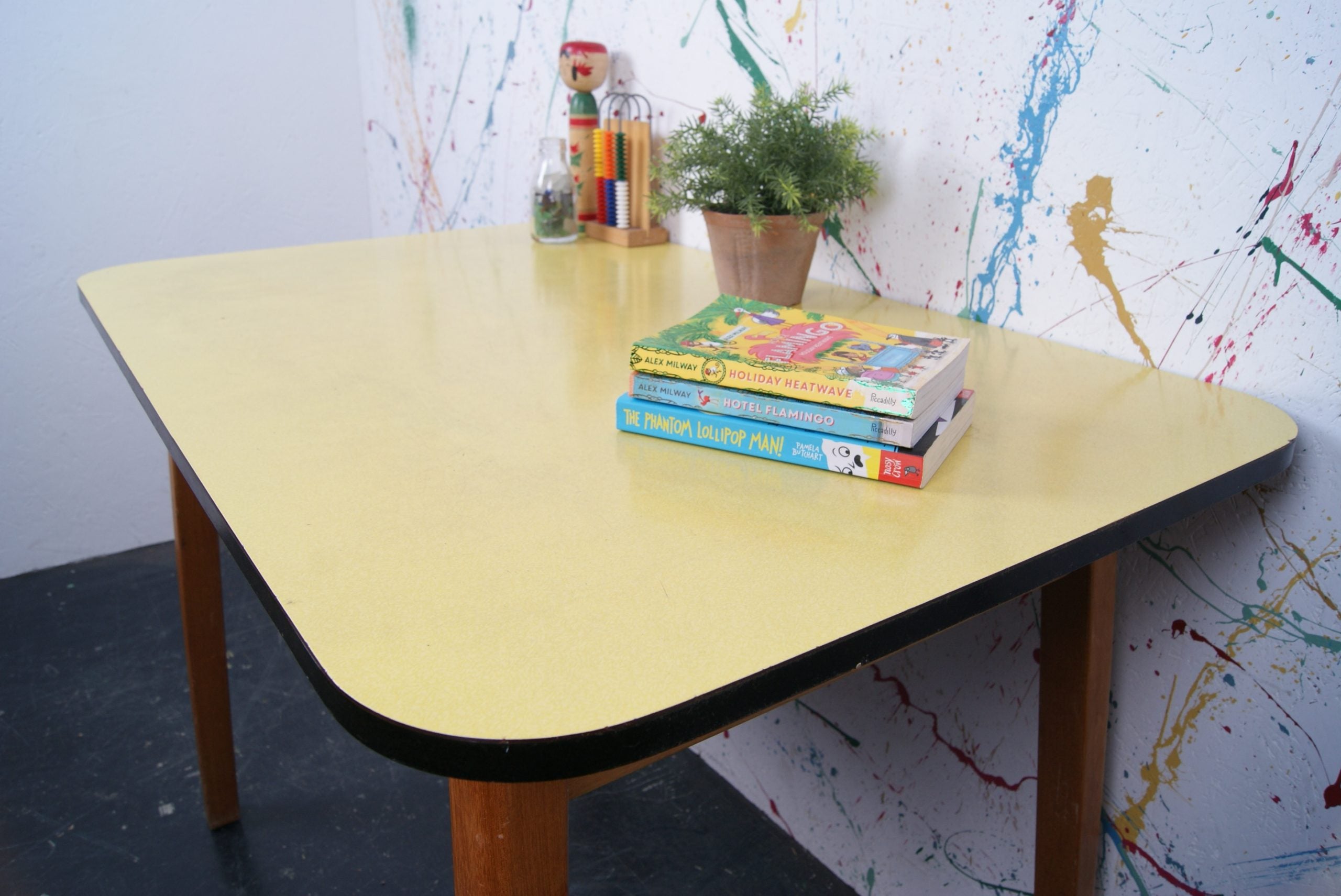 yellow-formica-table-2