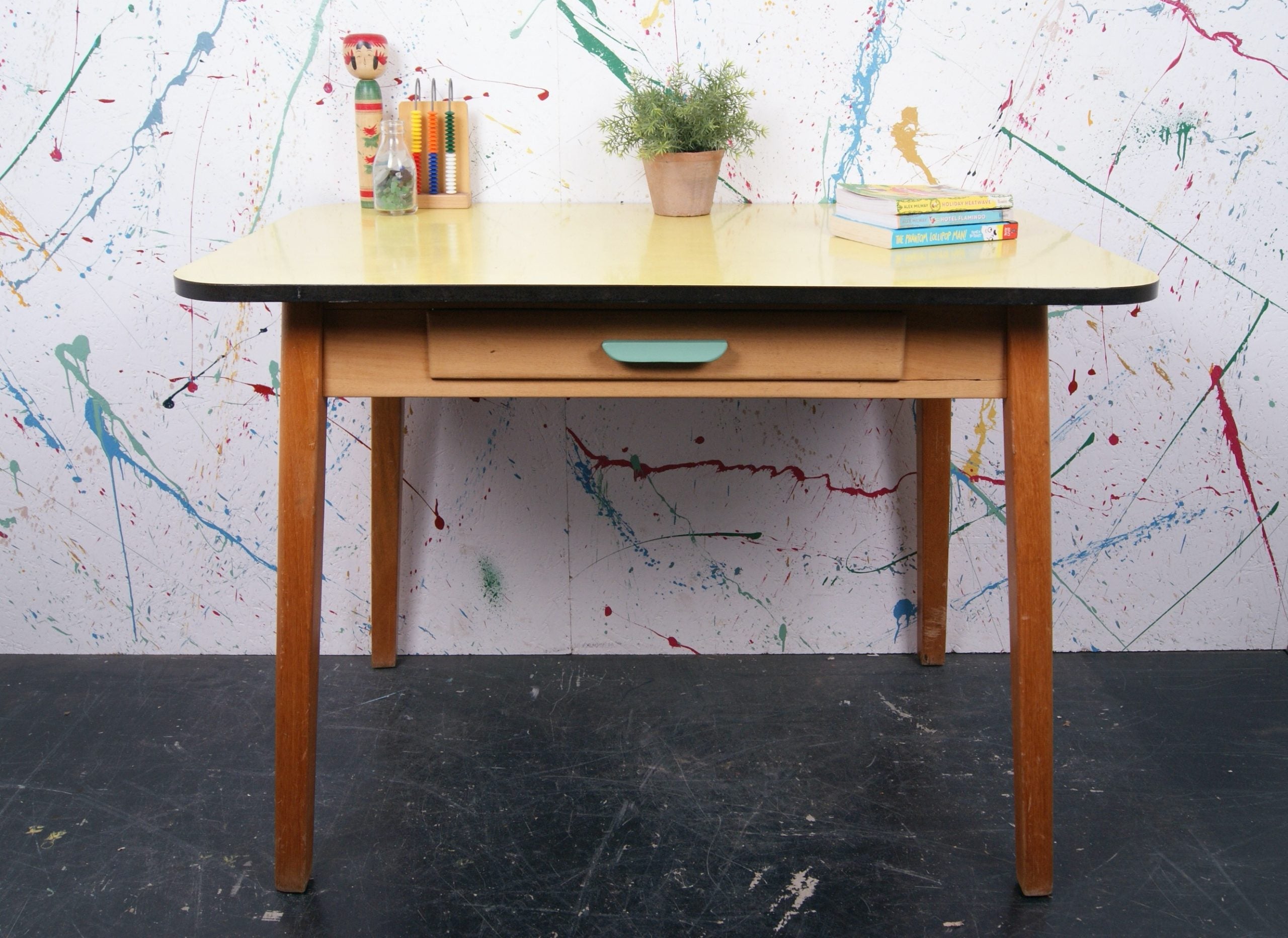 yellow-formica-table-4