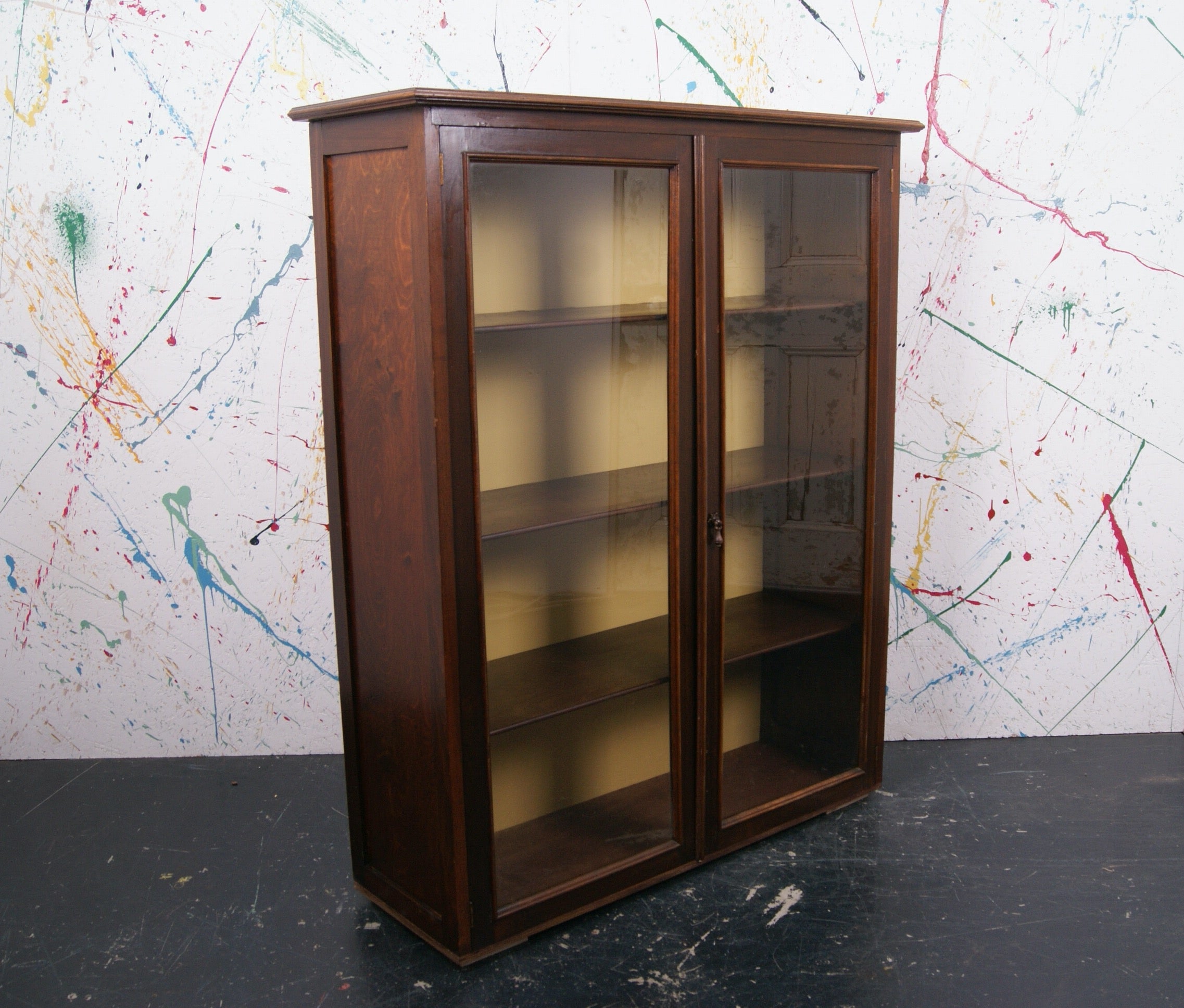 yellow-glass-cabinet-3