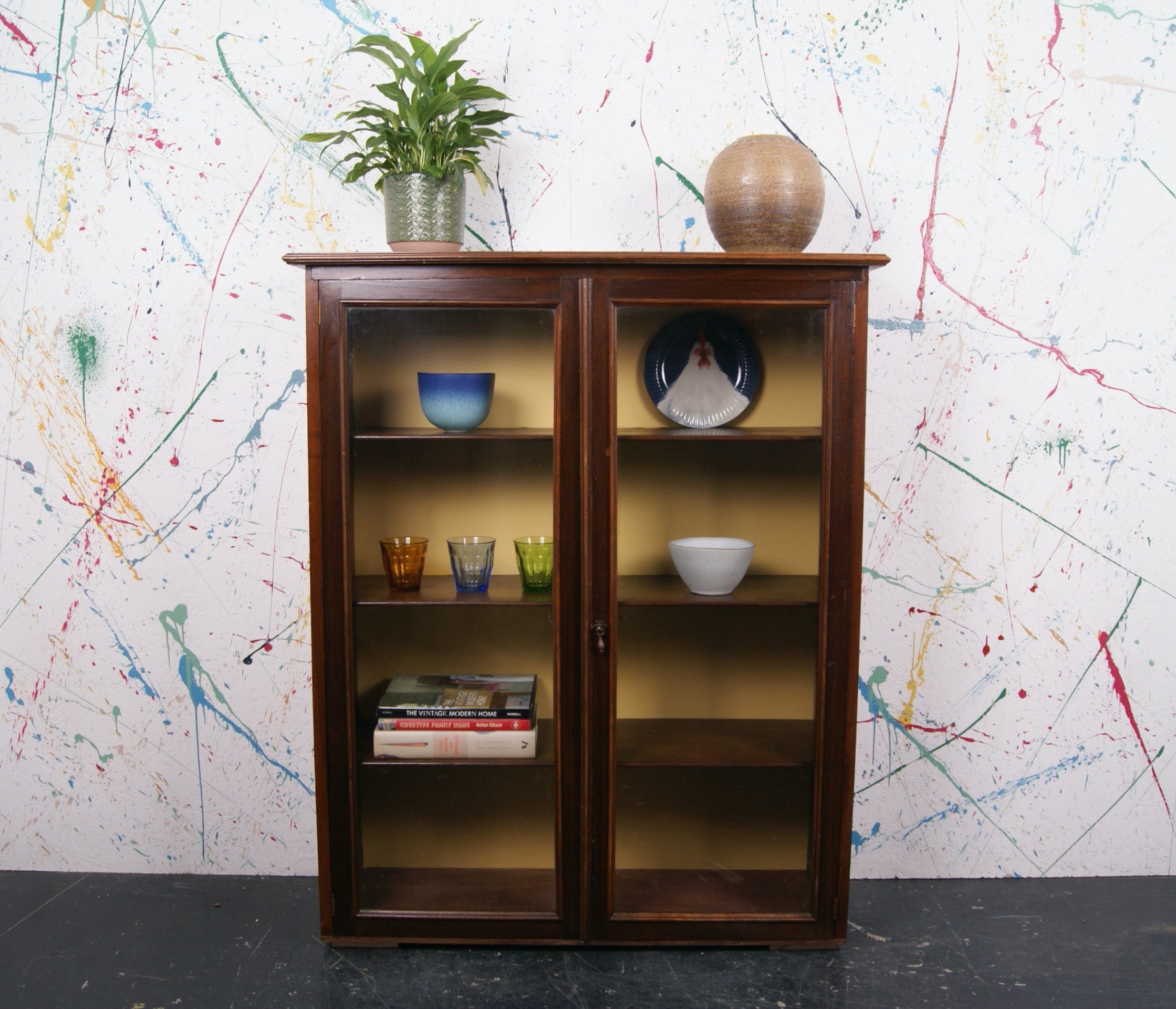 yellow-glass-cabinet-4