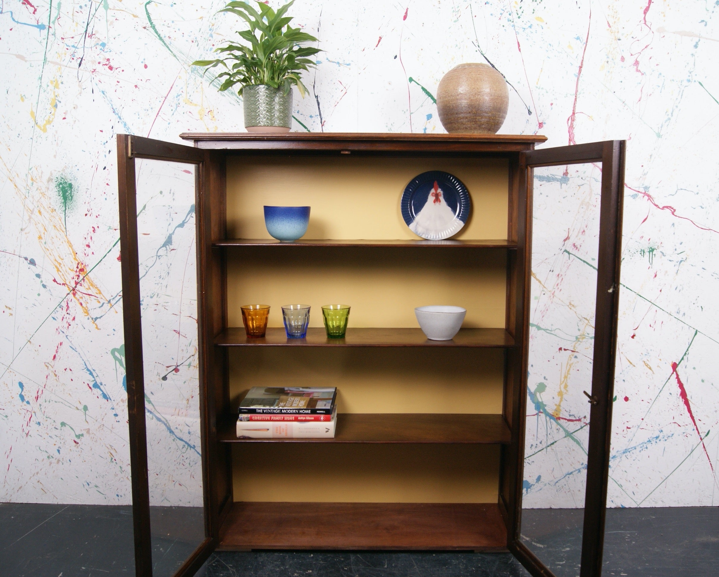 yellow-glass-cabinet-5