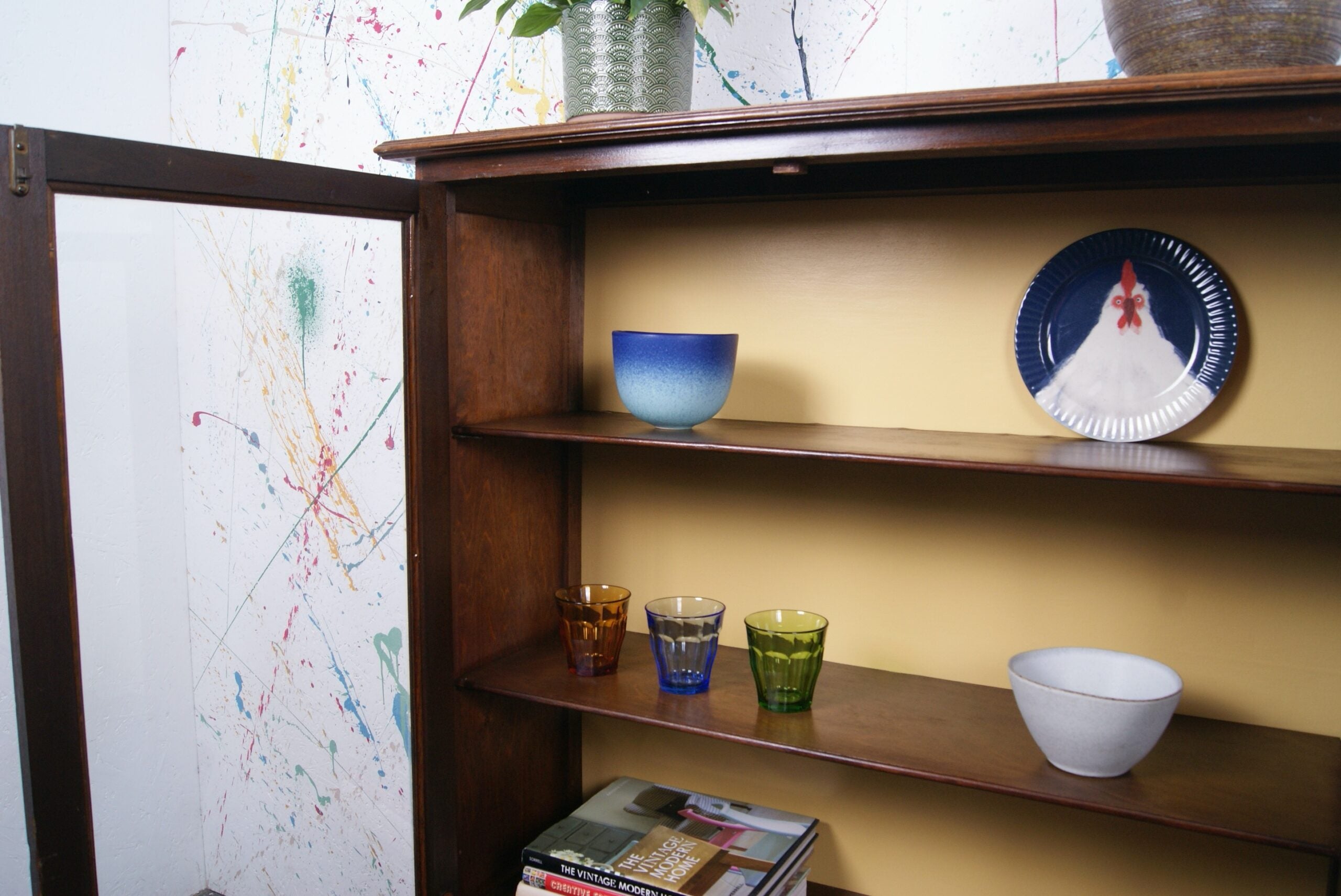 yellow-glass-cabinet-6